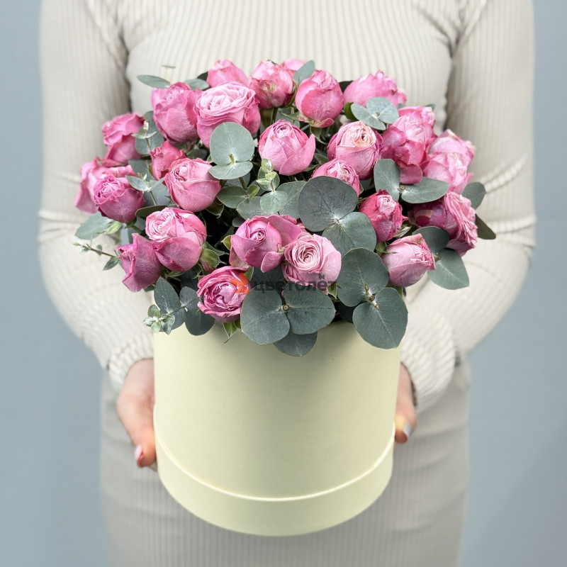 Коробка из кустовых пионовидных роз