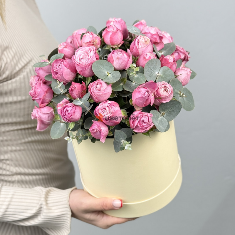 Коробка из кустовых пионовидных роз